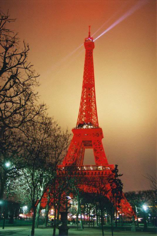 2004 Tour Eiffel lighted up in red by Quartzcolor